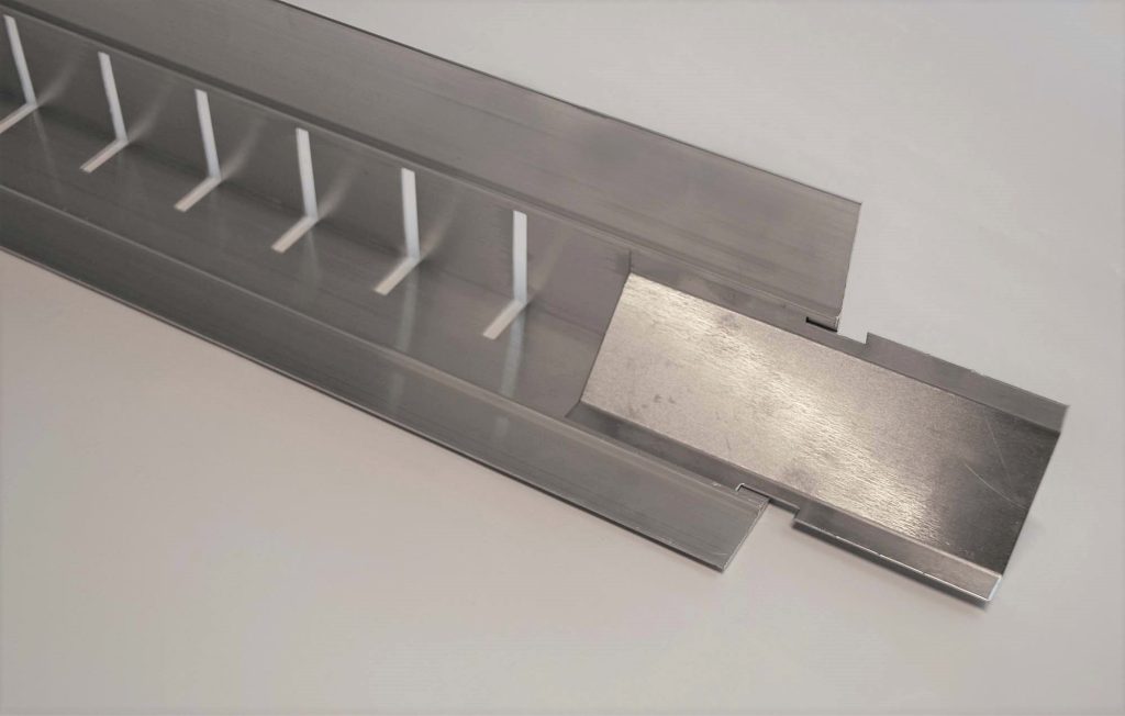 Scheidingsprofiel geperforeerd 80/100, gemaakt van Aluminium